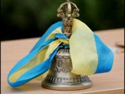 Сегодня для украинских выпускников прозвенит последний звонок