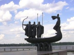 Памятник основателям Киева наконец-то отреставрировали и открыли