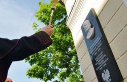 В Одессе открыли Мемориальную доску Леху Качиньскому