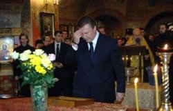 В Греции Янукович ночуя в монастыре  изгонял бесов