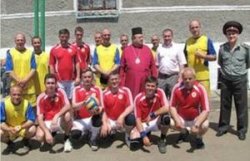 На Прикарпатье священники сыграли в волейбол с заключенными