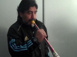 Марадона сыграл на вувузеле