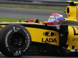 Хозяин Renault F1 готов заменить Петрова на Райкконена