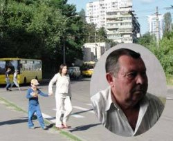 В Киеве пассажир с пистолетом напал на водителя маршрутки