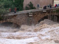 Число жертв наводнений во Франции достигло 25