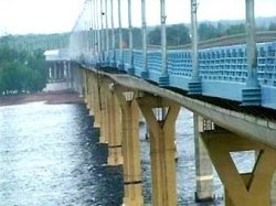 Медведев поручил повторно проверить "аномальный" мост через Волгу