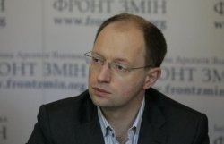 Яценюк: Власть разрешила налоговикам обыскивать каждый дом