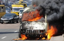 В Киеве сгорел дотла микроавтобус