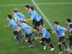 ЧМ-2010: Уругвай сыграет с Нидерландами в полуфинале 