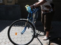 Велосипед, подаренный Януковичу, достался вахтеру