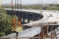 Азаров выделил 200 млн грн на строительство мостов в Запорожье