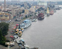 В Киеве днепровскую набережную очистят от плавучих ресторанов