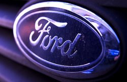 Ford отзывает более 30 тыс. минивэнов из-за дефекта салона