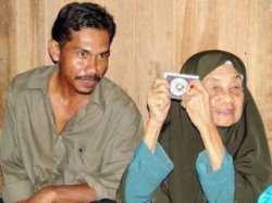 38-летний житель Малайзии вернулся к своей 108-летней супруге