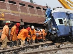 В Индии столкнулись два пассажирских поезда: более 60 погибших