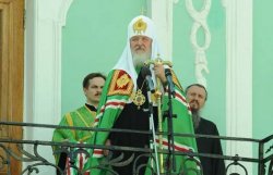 Патриарх Кирилл призвал священников использовать Интернет 