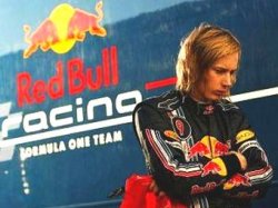 Команда Формулы-1 Red Bull расторгла контракт с резервным пилотом