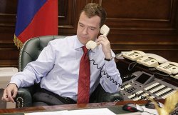 Медведев поблагодарил Януковича за предложенную помощь 