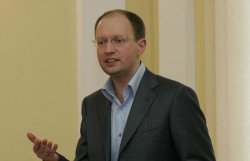 Яценюк пошел в суд из-за закона о выборах