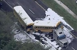 В штате Миссури лоб в лоб столкнулись  два школьных автобуса и трейлер 