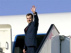 Медведев посетил Абхазию в годовщину конфликта с Грузией