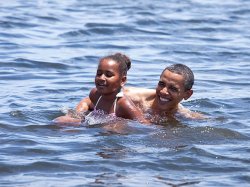 Обама с дочерью Сашей погрузился в "чистые" воды Мексиканского залива