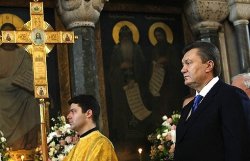 Янукович в День Независимости помолится и откроет музей