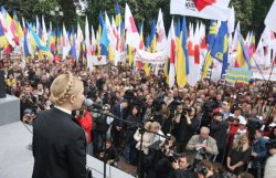 Тимошенко зовет всех на акцию протеста под парламентом