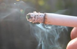 У кубинских пенсионеров отобрали льготы на сигареты