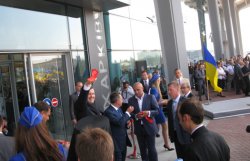 Янукович открыл аэропорт в Харькове