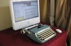Дизайнер предложил заменить клавиатуру на пишущую машинку