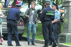 Милиционеры Киева английский к Евро-2012 еще не выучили
