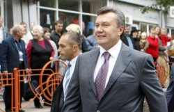 Президентский рейтинг Януковича снизился в полтора раза