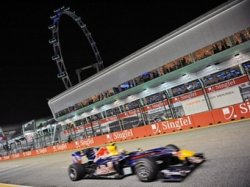 Гонщики Red Bull опередили конкурентов на свободных заездах в Сингапуре