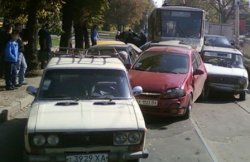 В Харькове столкнулись трамвай и 12 авто