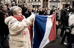 Франции грозит бессрочная общенациональная забастовка