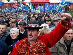 В Киеве состоялись многотысячные митинги в поддержку украинского языка и за признание УПА