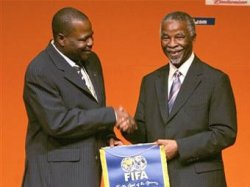 Двух чиновников ФИФА обвинили в попытке продать свои голоса