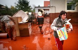 Венгрия: Режим ЧП в зоне катастрофы продлен до конца года