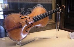 Скрипку Страдивари продали на аукционе за рекордную сумму