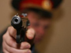 На Днепропетровщине милиционер на дежурстве возле ТИК застрелил пьяного школьника