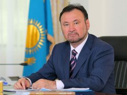 Казахстан "рано или поздно" перейдёт на латиницу, говорит министр культуры