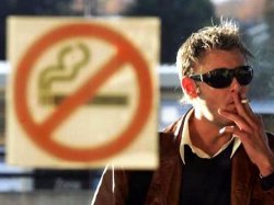 В Польше начал действовать запрет на курение в общественных местах