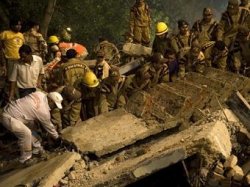 60 погибли в Дели в результате обрушения дома