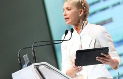 Тимошенко продолжает требовать выборов в марте