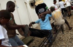 Холера на Гаити: врачи принимают по 200 человек в день