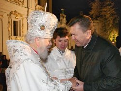 Янукович наградил митрополита Владимира орденом Свободы