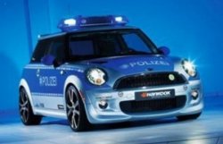 Немцы превратили Mini Е в полицейский автомобиль