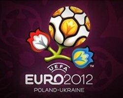 Матчи Евро-2012 будут судить по пять арбитров