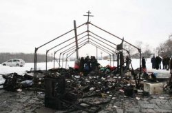 В Чернигове сожгли палатку Московского патриархата
